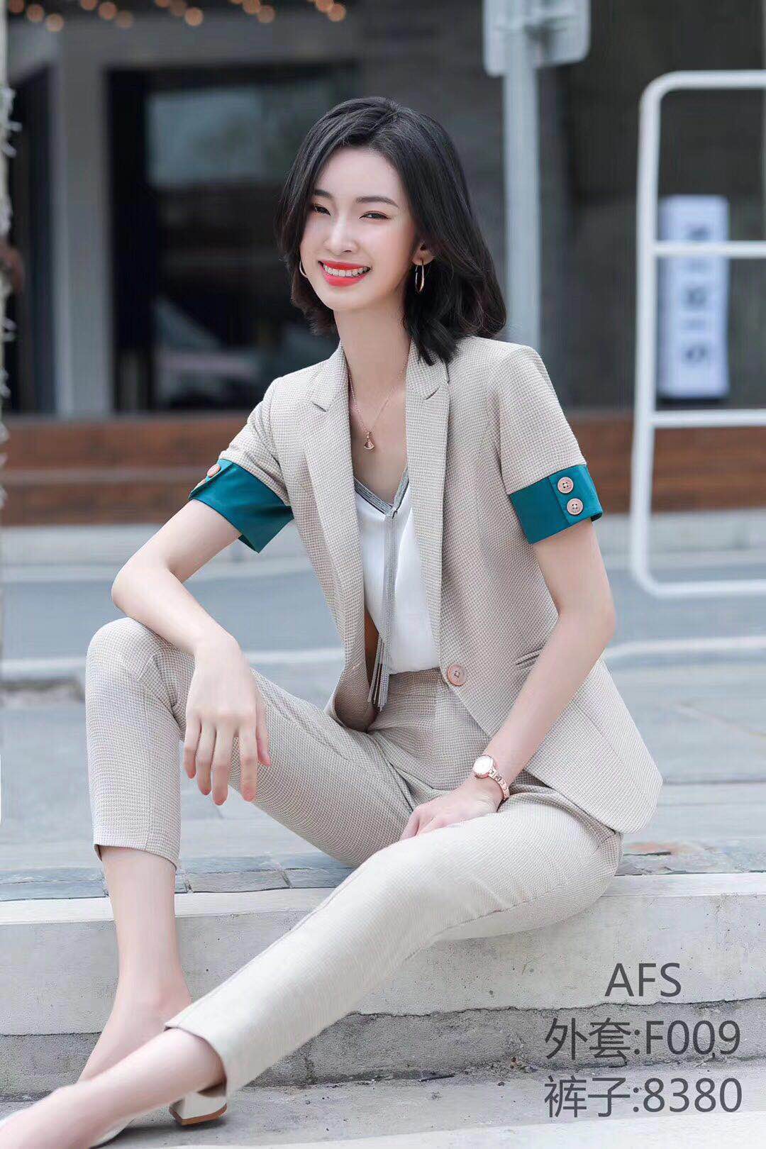 職業(yè)裝定做廠家：專業(yè)塑造企業(yè)形象的價(jià)值伙伴